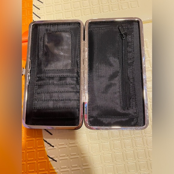 Wallet with Gold Chain Pattern - Picture 3 of 3